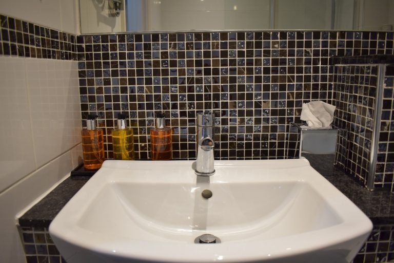 Superior Business Twin Bathroom