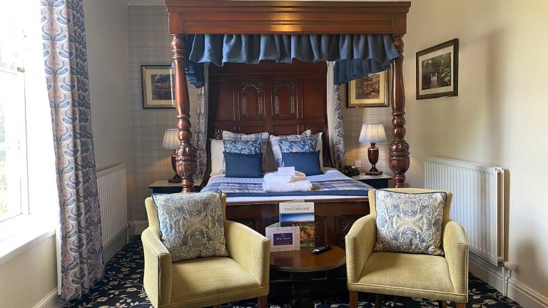 Four-post Room